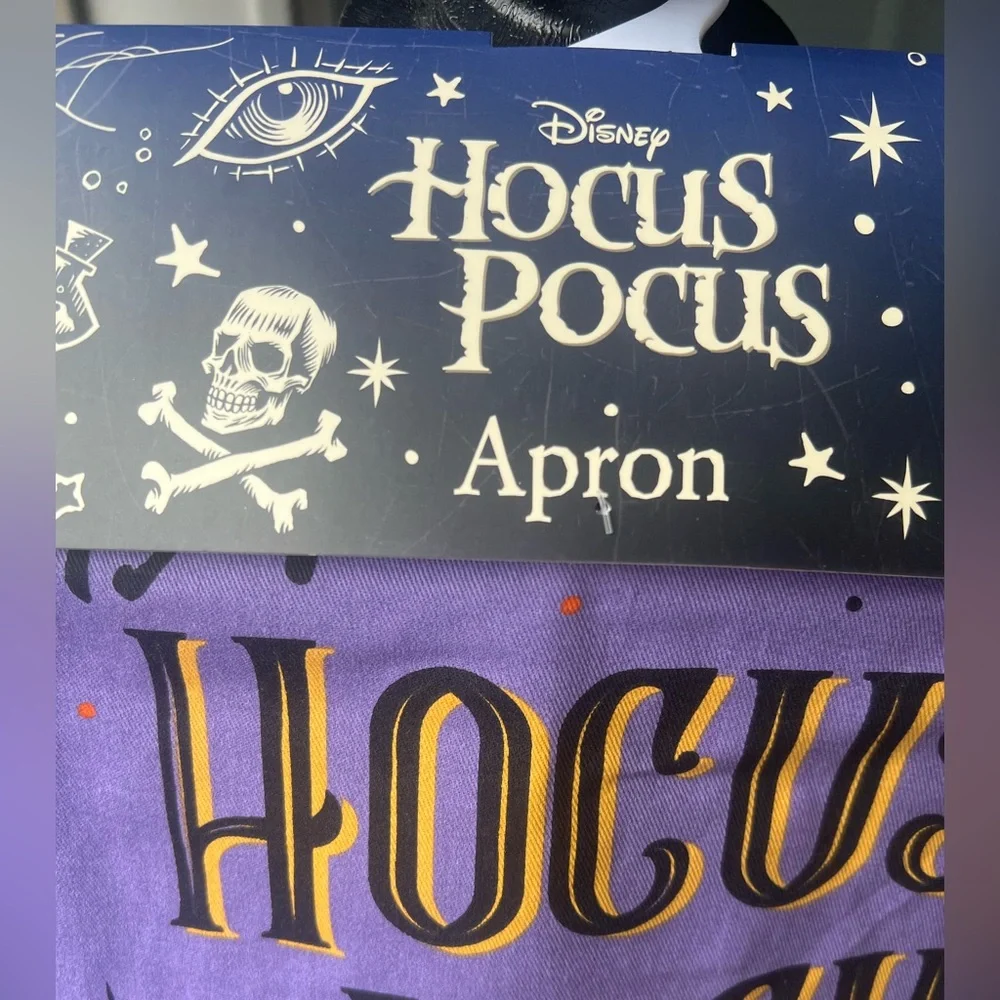 Disney Hocus Pocus Purple Apron with Gold Accents NWT